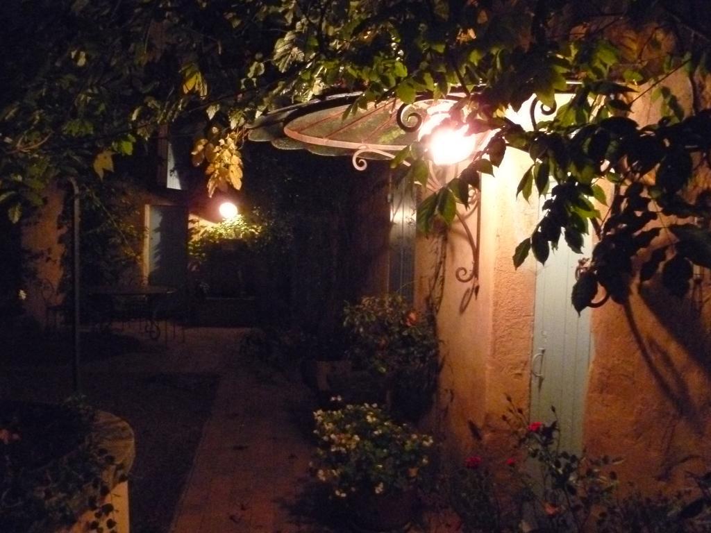 Mas Du Puits D'Amour Orange  Exterior foto